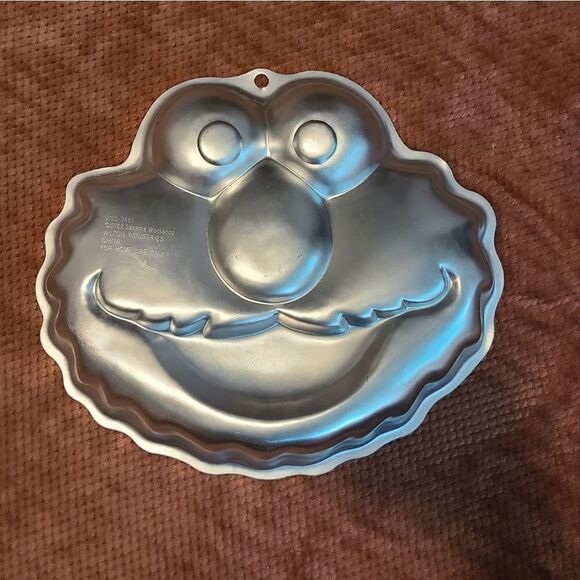 Elmo cake pan - Picture 2 of 2